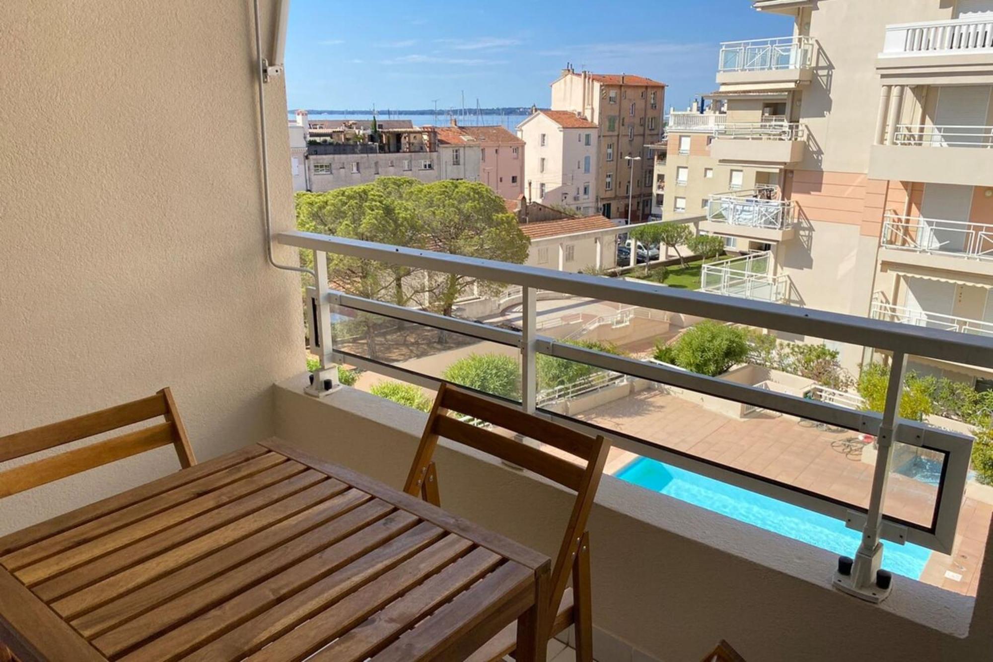 06Ai - Beautiful Renovated Studio - Sea And Pool View فالوريس المظهر الخارجي الصورة