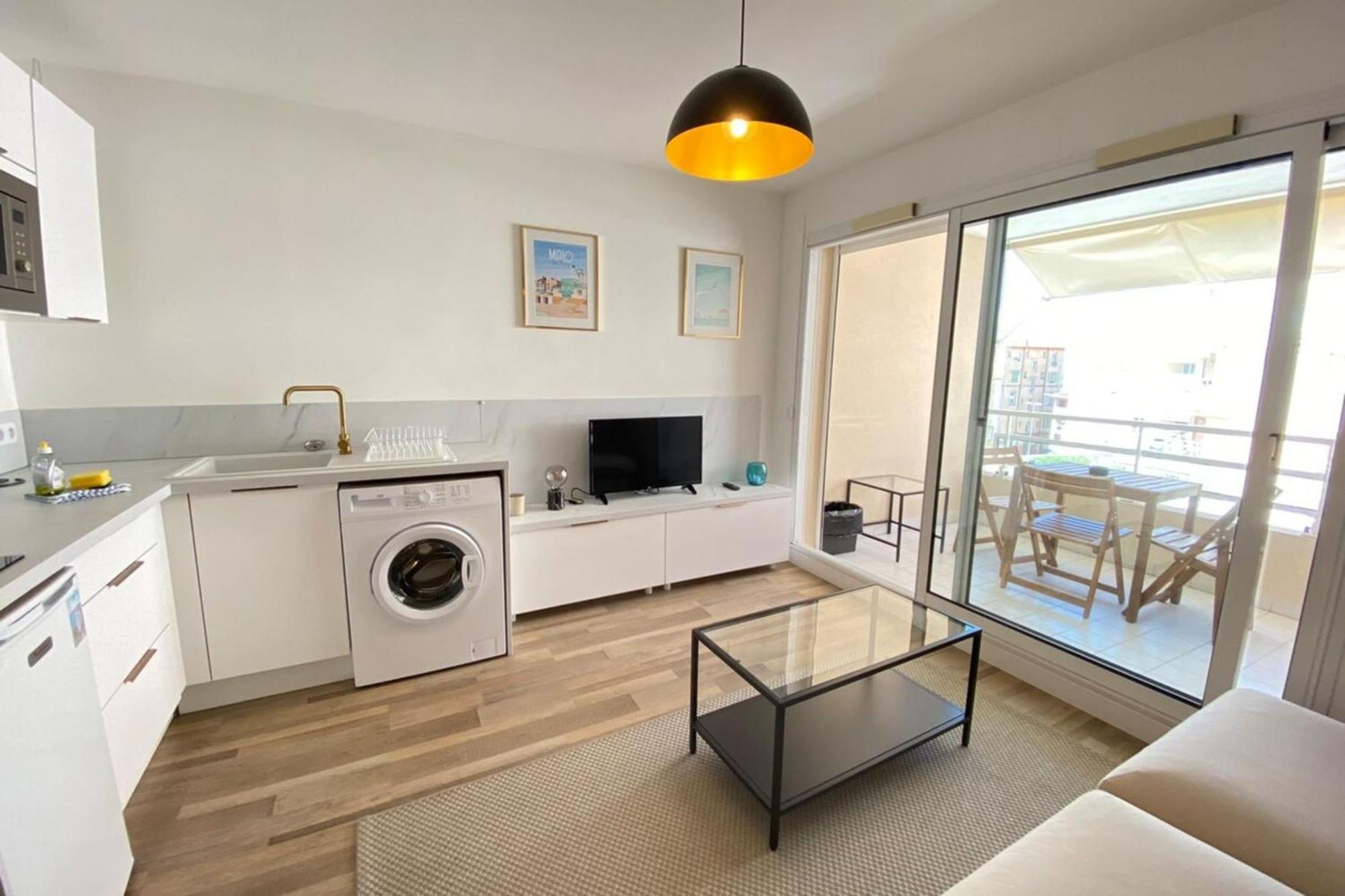 06Ai - Beautiful Renovated Studio - Sea And Pool View فالوريس المظهر الخارجي الصورة