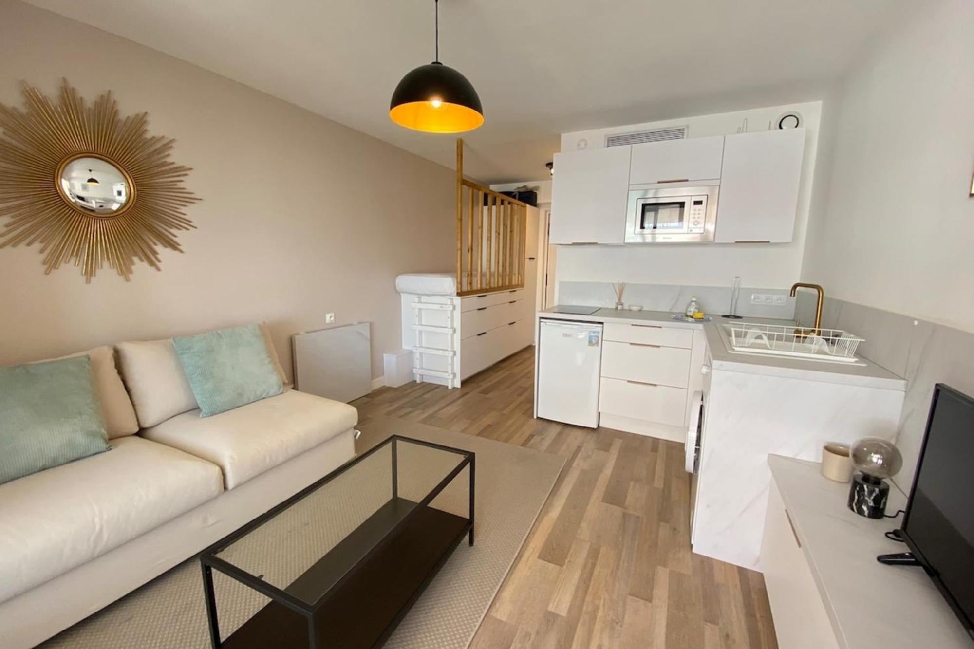 06Ai - Beautiful Renovated Studio - Sea And Pool View فالوريس المظهر الخارجي الصورة