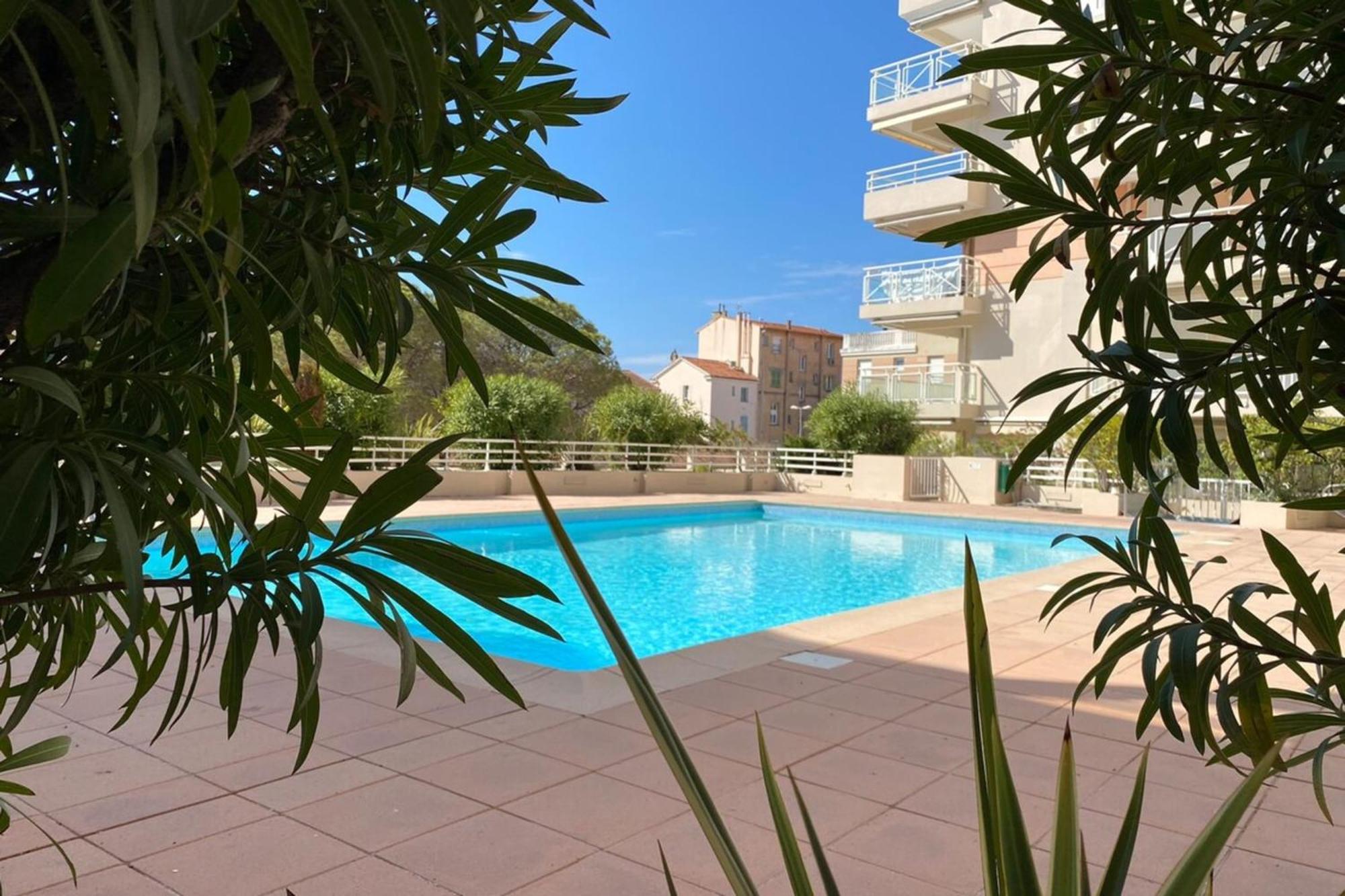 06Ai - Beautiful Renovated Studio - Sea And Pool View فالوريس المظهر الخارجي الصورة