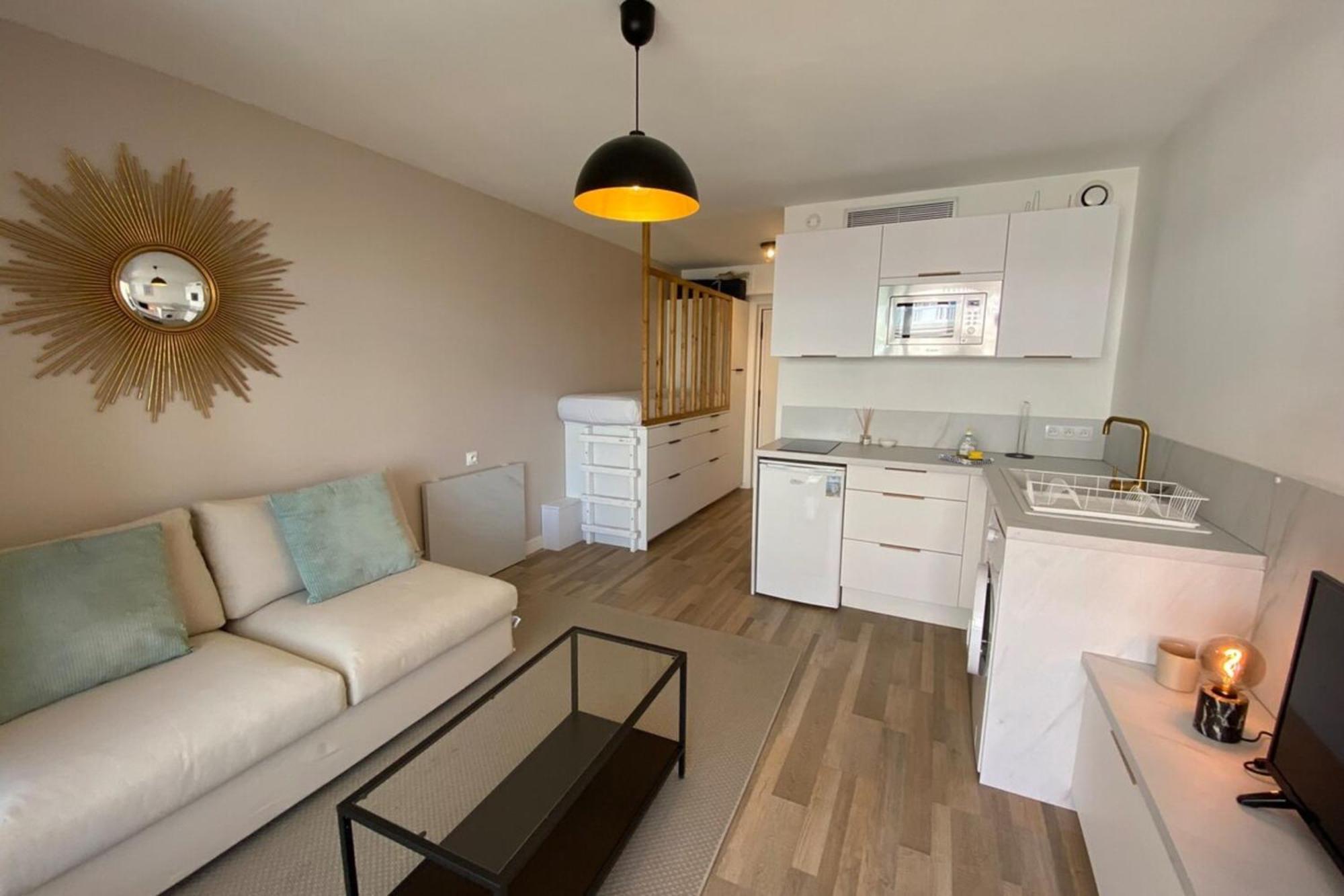 06Ai - Beautiful Renovated Studio - Sea And Pool View فالوريس المظهر الخارجي الصورة