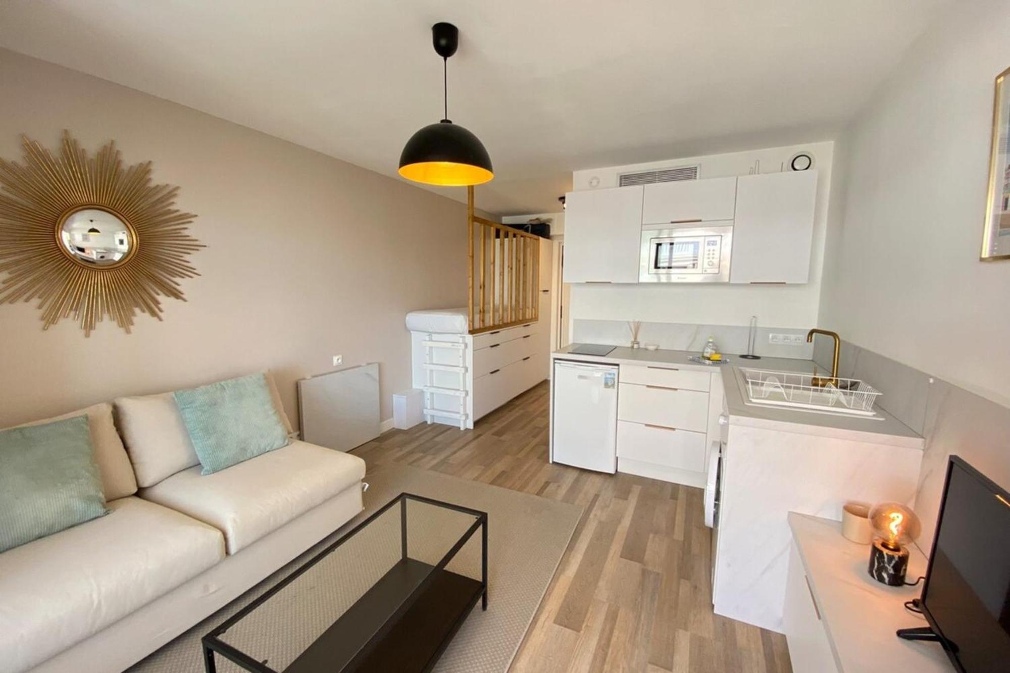 06Ai - Beautiful Renovated Studio - Sea And Pool View فالوريس المظهر الخارجي الصورة